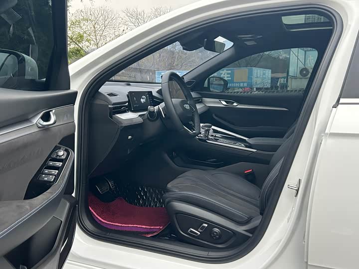 Фото 8 - Geely Preface