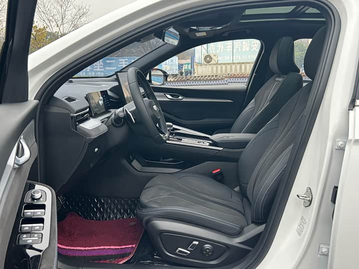 Фото 9 - Geely Preface