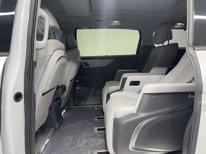 Фото 6 - Buick GL8 ES