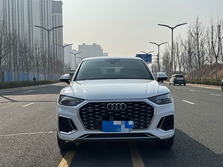 Фото 2 - Audi Q5L