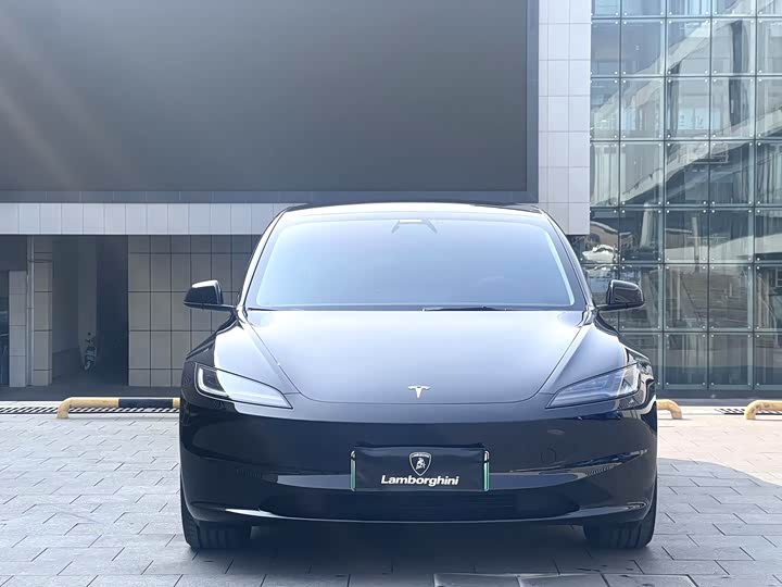 Фото 2 - Tesla Model 3
