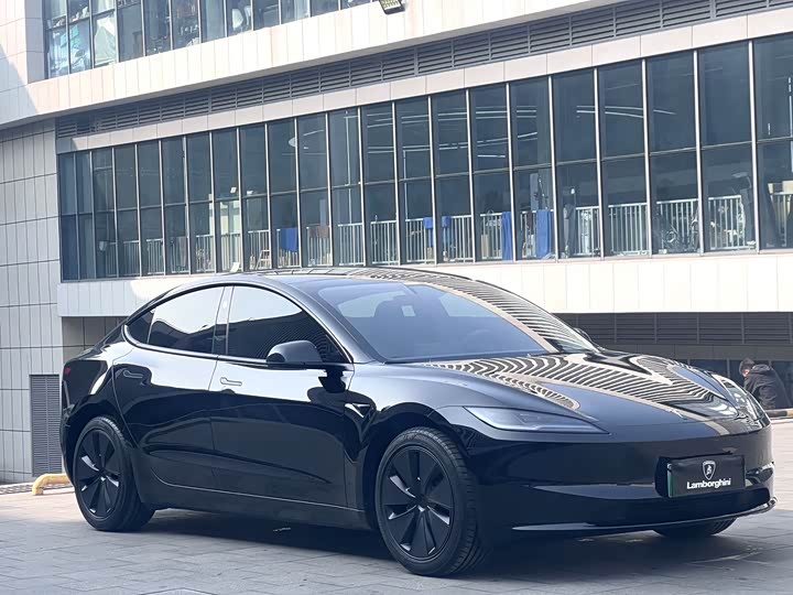 Фото 3 - Tesla Model 3