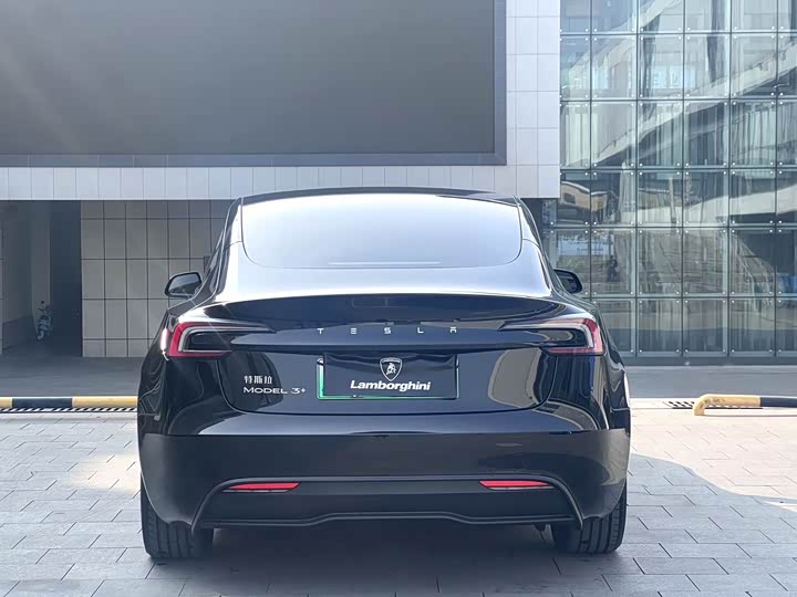 Фото 5 - Tesla Model 3