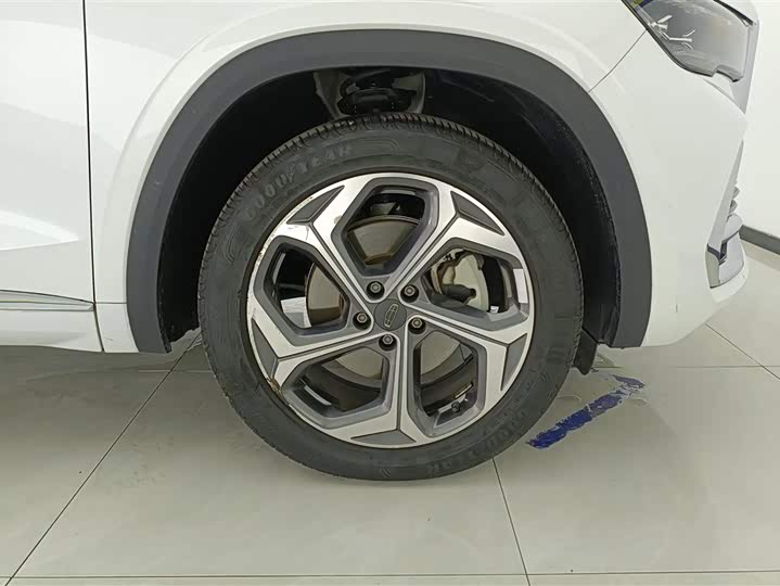 Фото 6 - Geely Monjaro