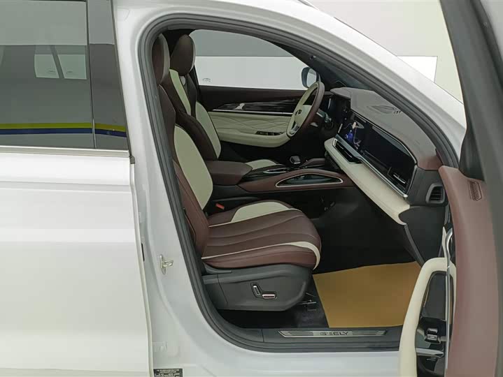 Фото 8 - Geely Monjaro