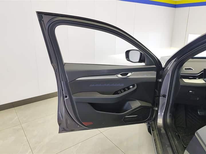 Photo 7 - Geely Preface