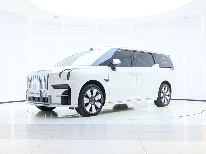 Фото 2 - Zeekr 009