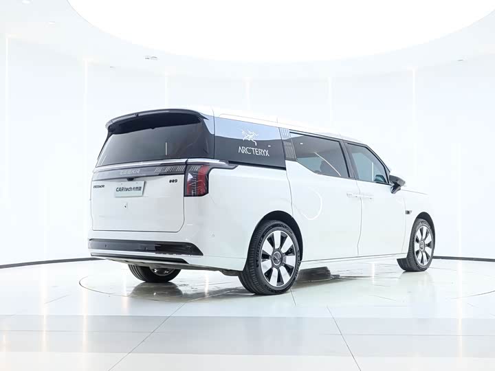 Фото 6 - Zeekr 009