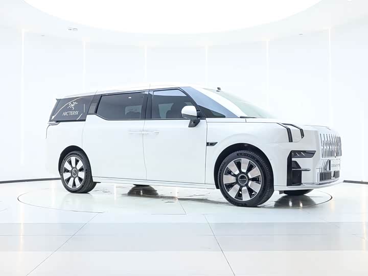 Фото 8 - Zeekr 009