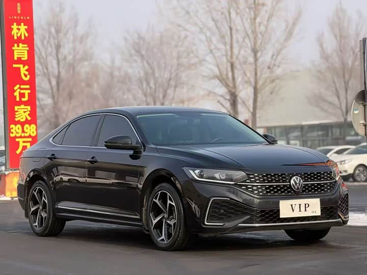 Фото 1 - Volkswagen Passat