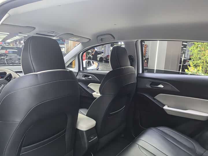 Фото 5 - Geely Geometry E Firefly