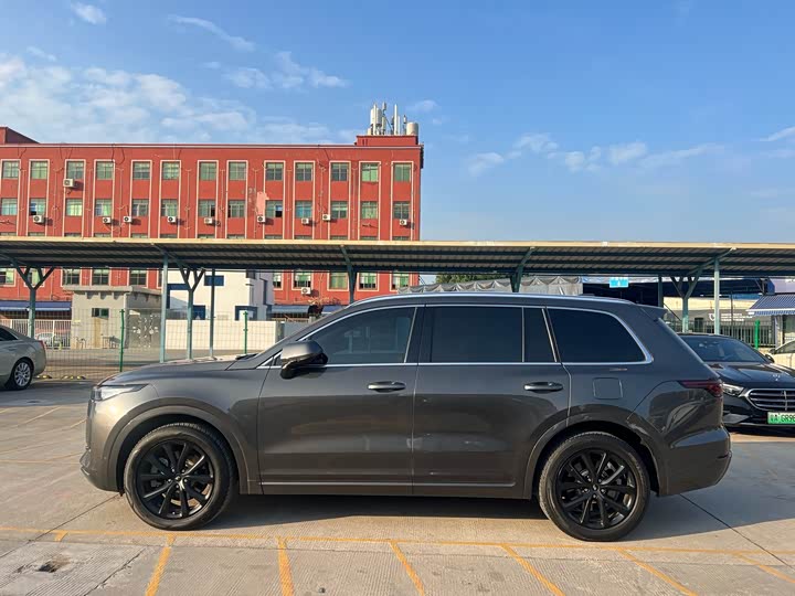 Фото 8 - LiXiang One