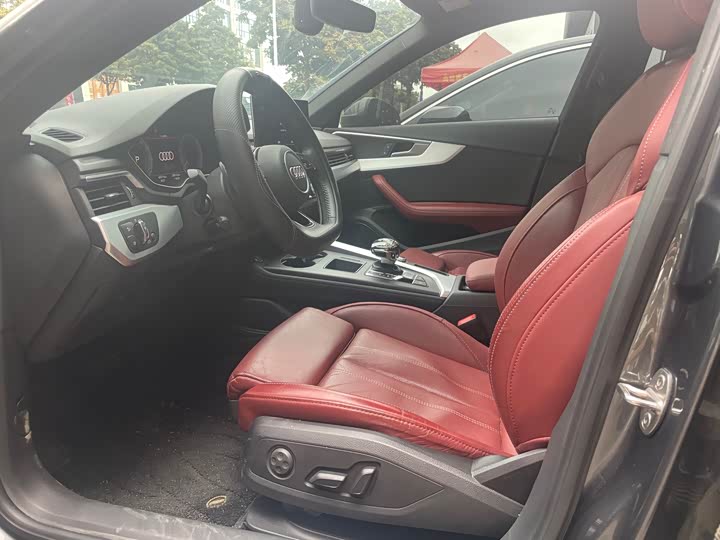 Фото 4 - Audi A4L