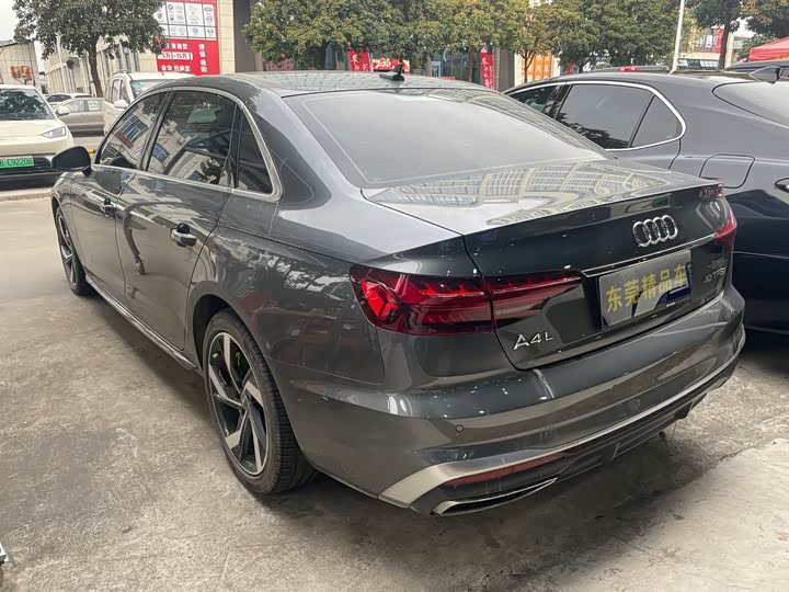 Фото 7 - Audi A4L