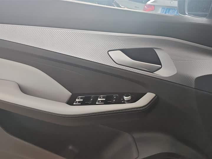 Фото 7 - Geely Binrui