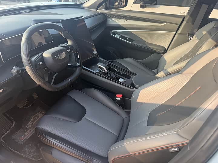 Фото 6 - Geely Atlas