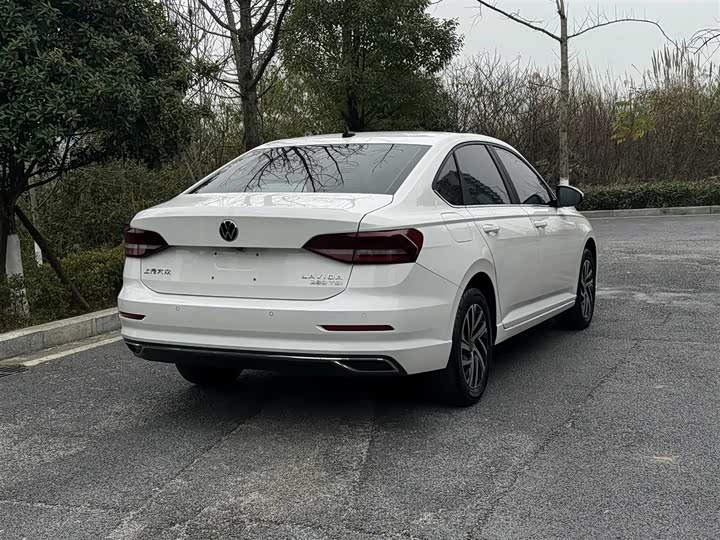 Фото 8 - Volkswagen Lavida