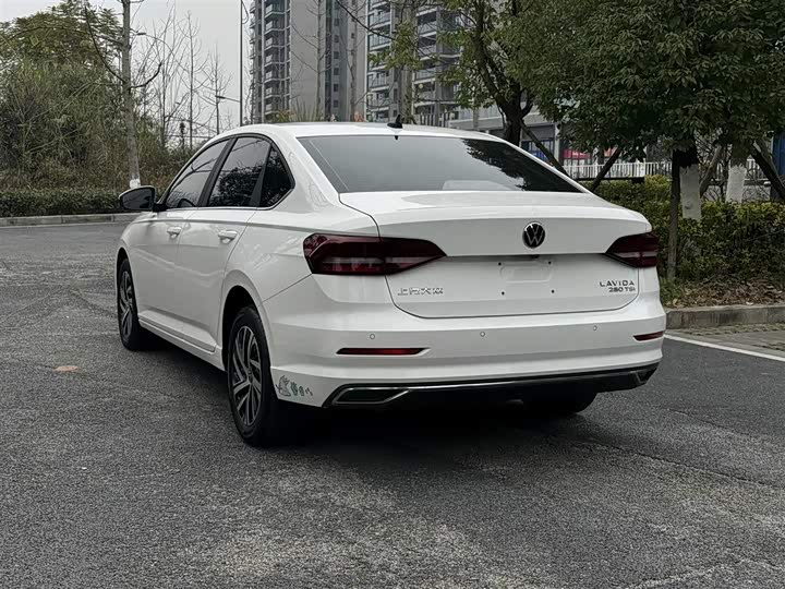 Фото 9 - Volkswagen Lavida