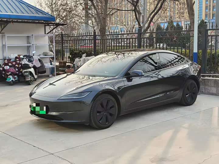 Фото 1 - Tesla Model 3