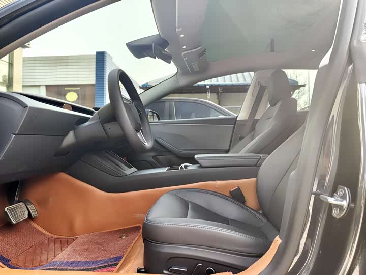 Фото 2 - Tesla Model 3