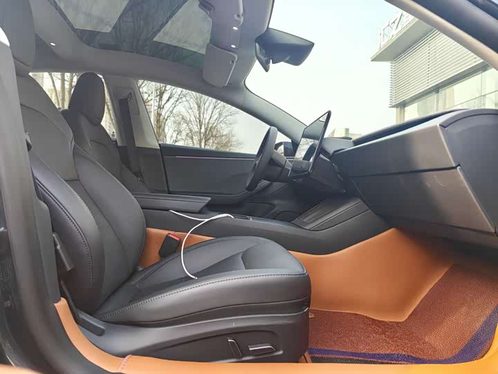 Фото 4 - Tesla Model 3