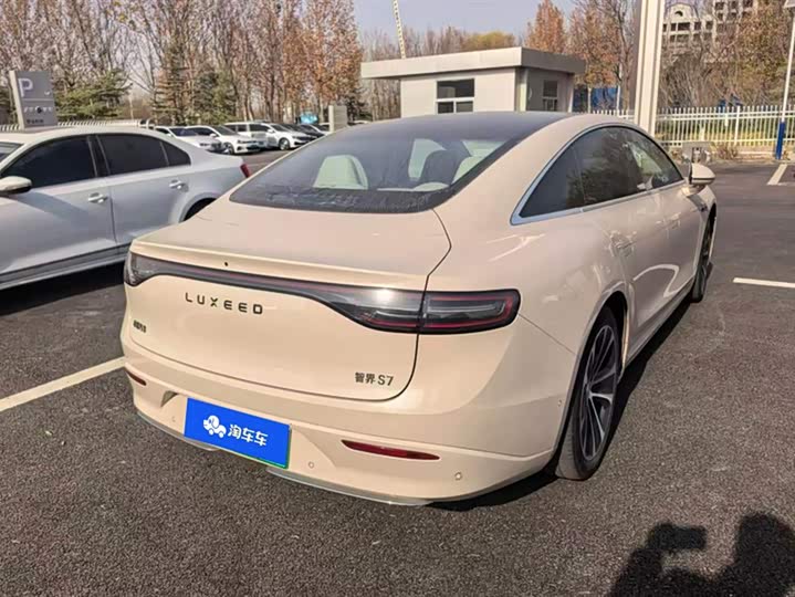 Фото 3 - Luxeed S7