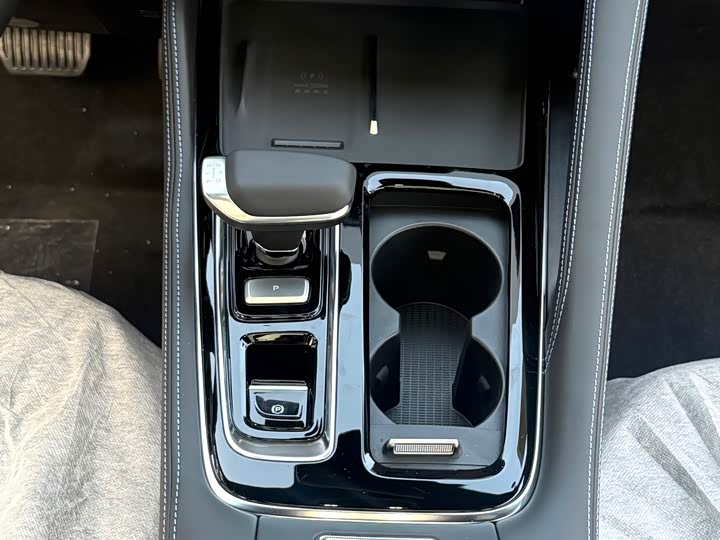 Photo 6 - Geely Preface