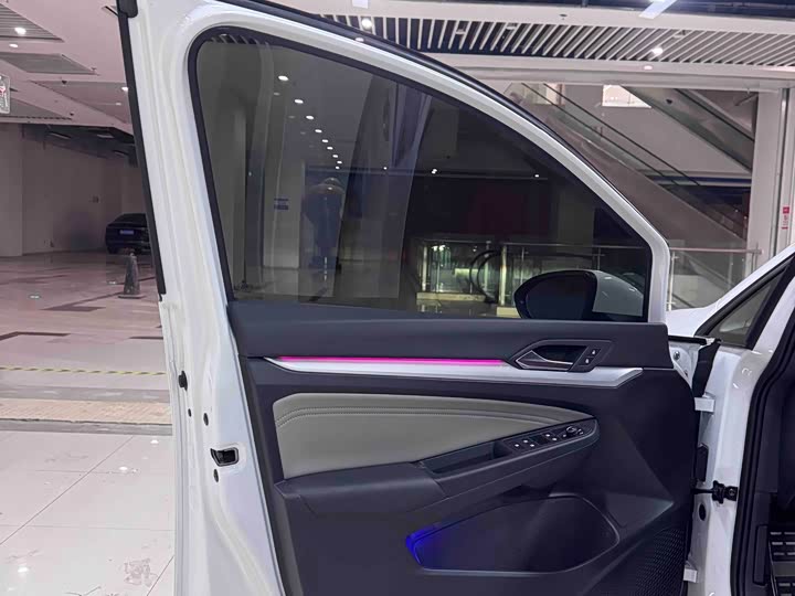 Фото 8 - Volkswagen Golf