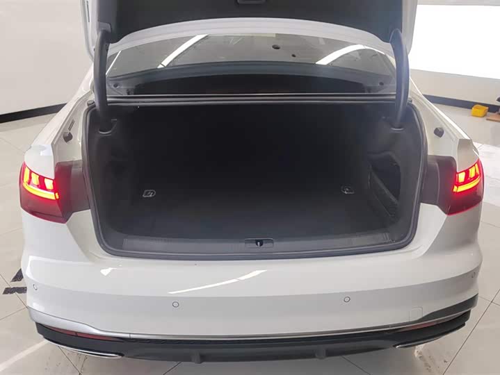 Фото 4 - Audi A4L