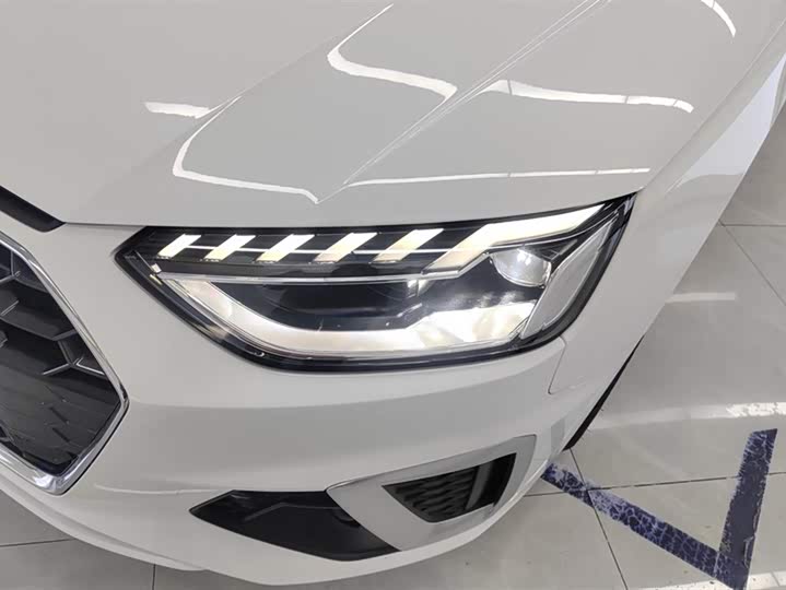 Фото 5 - Audi A4L