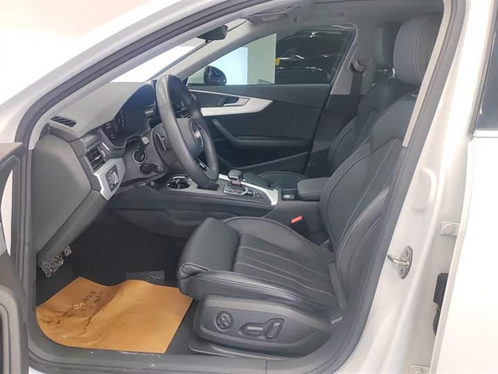 Фото 9 - Audi A4L