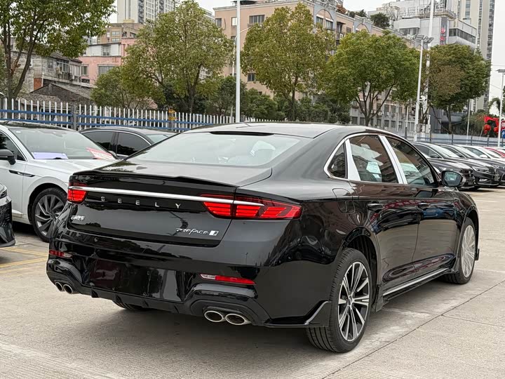 Фото 4 - Geely Preface