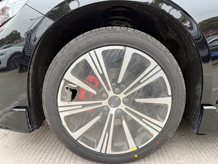 Фото 8 - Geely Preface