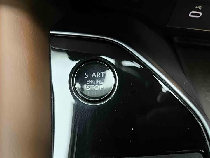 Фото 4 - Nissan Pathfinder