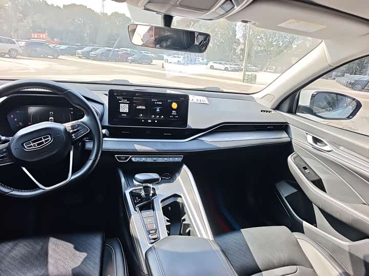 Фото 6 - Geely Preface