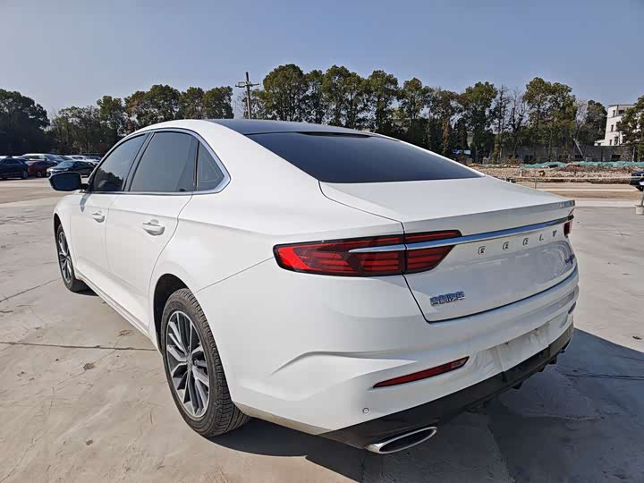 Фото 7 - Geely Preface