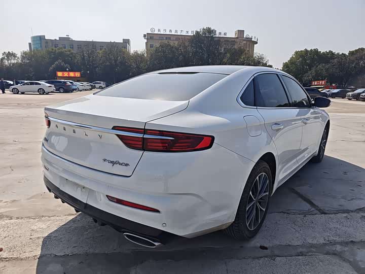 Фото 9 - Geely Preface