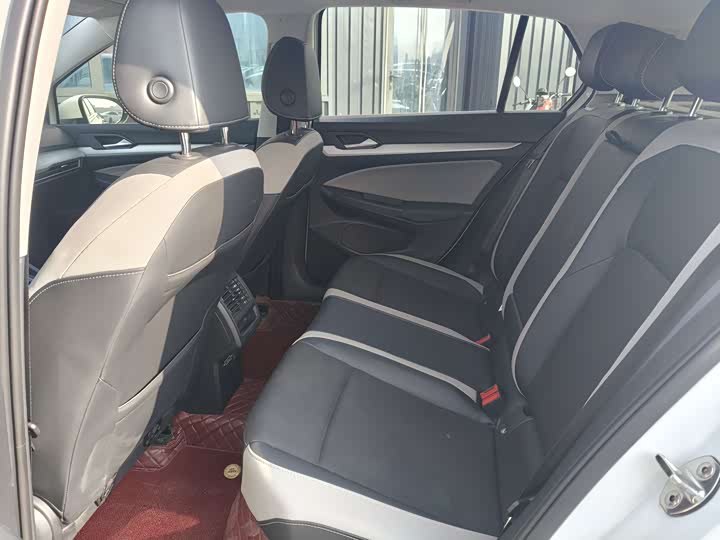 Фото 5 - Volkswagen Golf