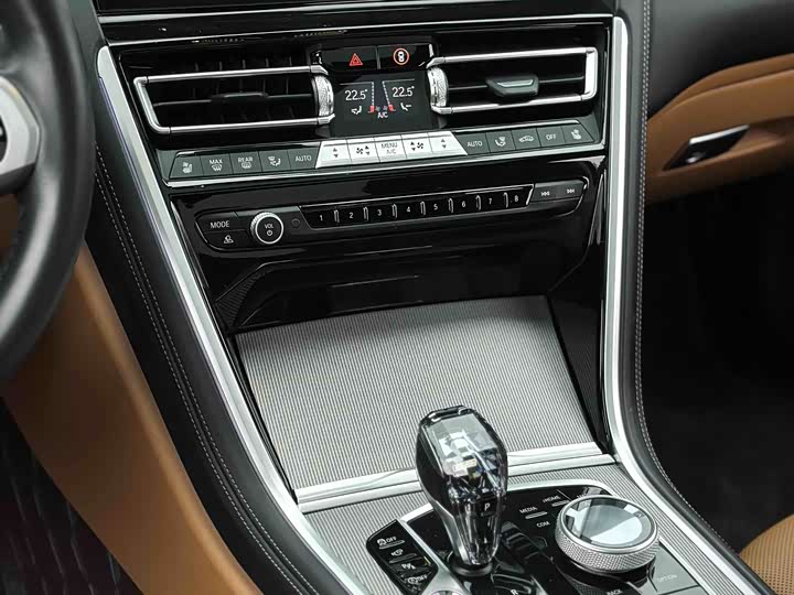 Фото 5 - BMW 8 Series