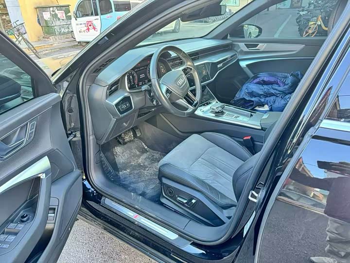 Фото 5 - Audi A6L