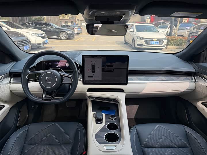 Фото 6 - Zeekr 001