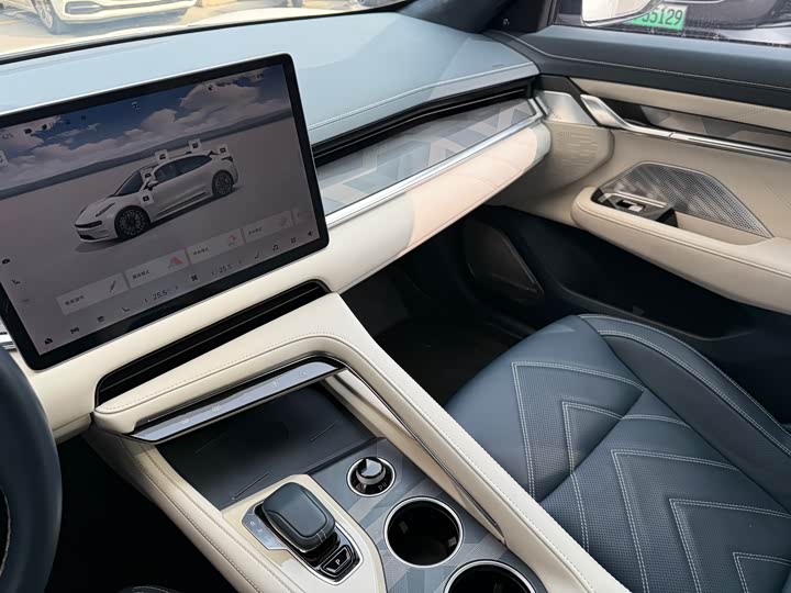 Фото 8 - Zeekr 001