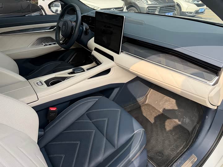 Фото 9 - Zeekr 001