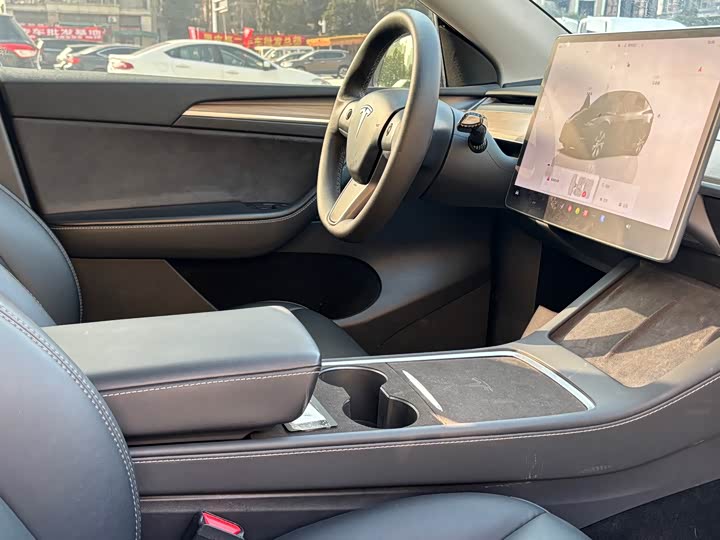 Фото 6 - Tesla Model Y