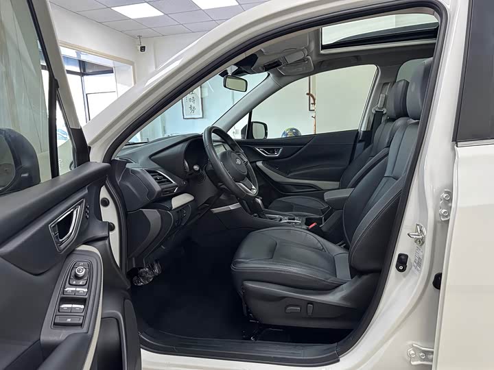 Фото 4 - Subaru Forester