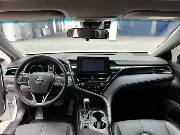 Фото 4 - Toyota Camry