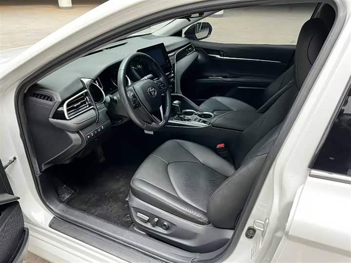 Фото 5 - Toyota Camry