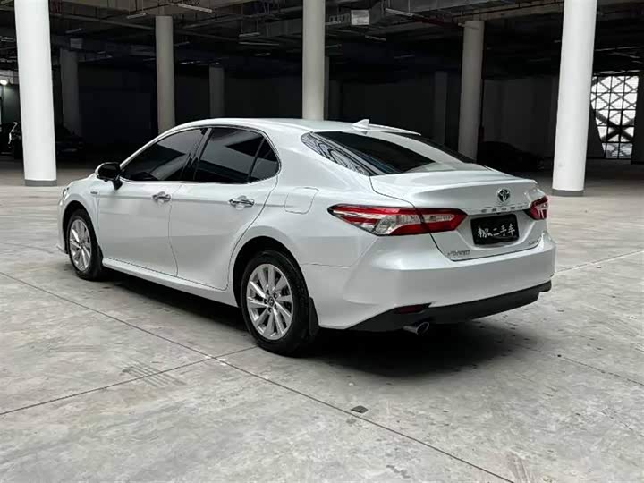 Фото 7 - Toyota Camry