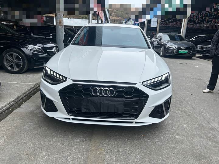 Фото 2 - Audi A4L