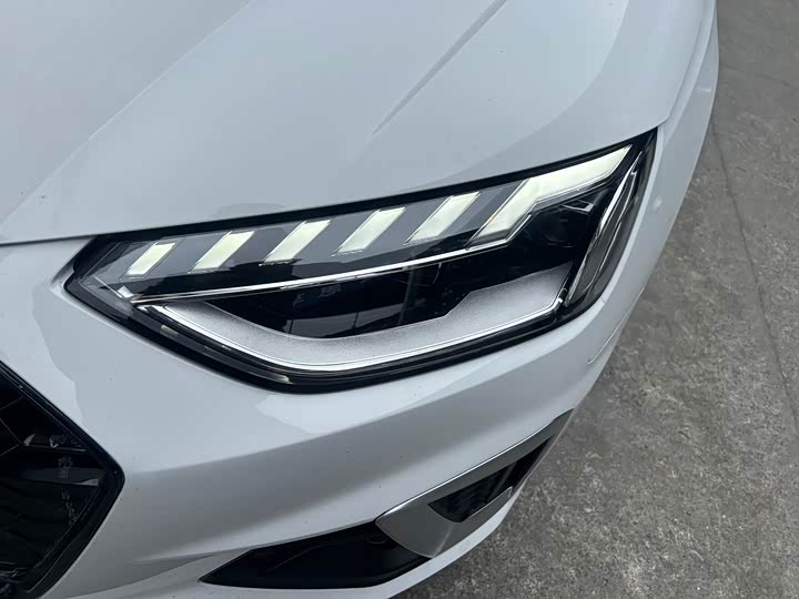 Фото 4 - Audi A4L